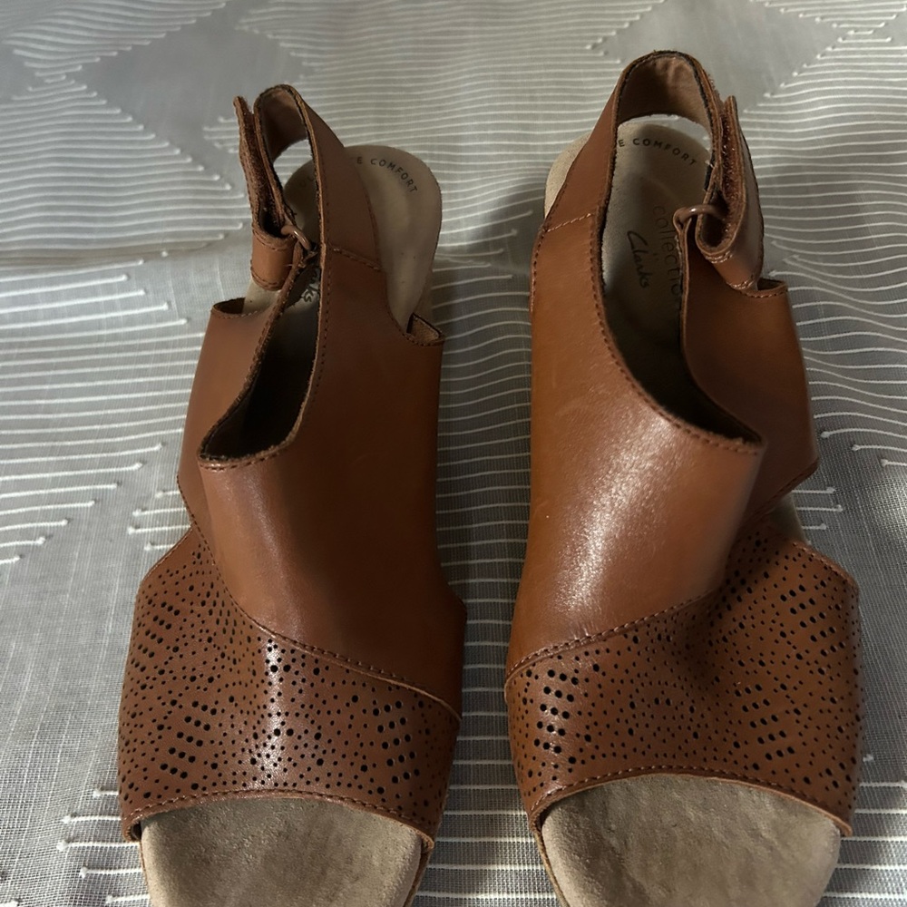 Clarks Tan Leather Wedge Sandals Size 8 - Picture 2 of 8